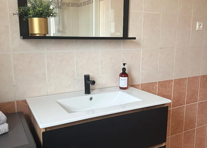 La Parenthese, Maison Lumineuse Avec Jardin & Grande Terrasse Proche Du Puy Dufou بيت للعطل *